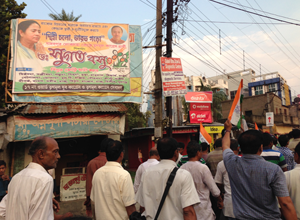 A poster with the slogan “Dilli Chalo” in Sonarpur Dakshin.